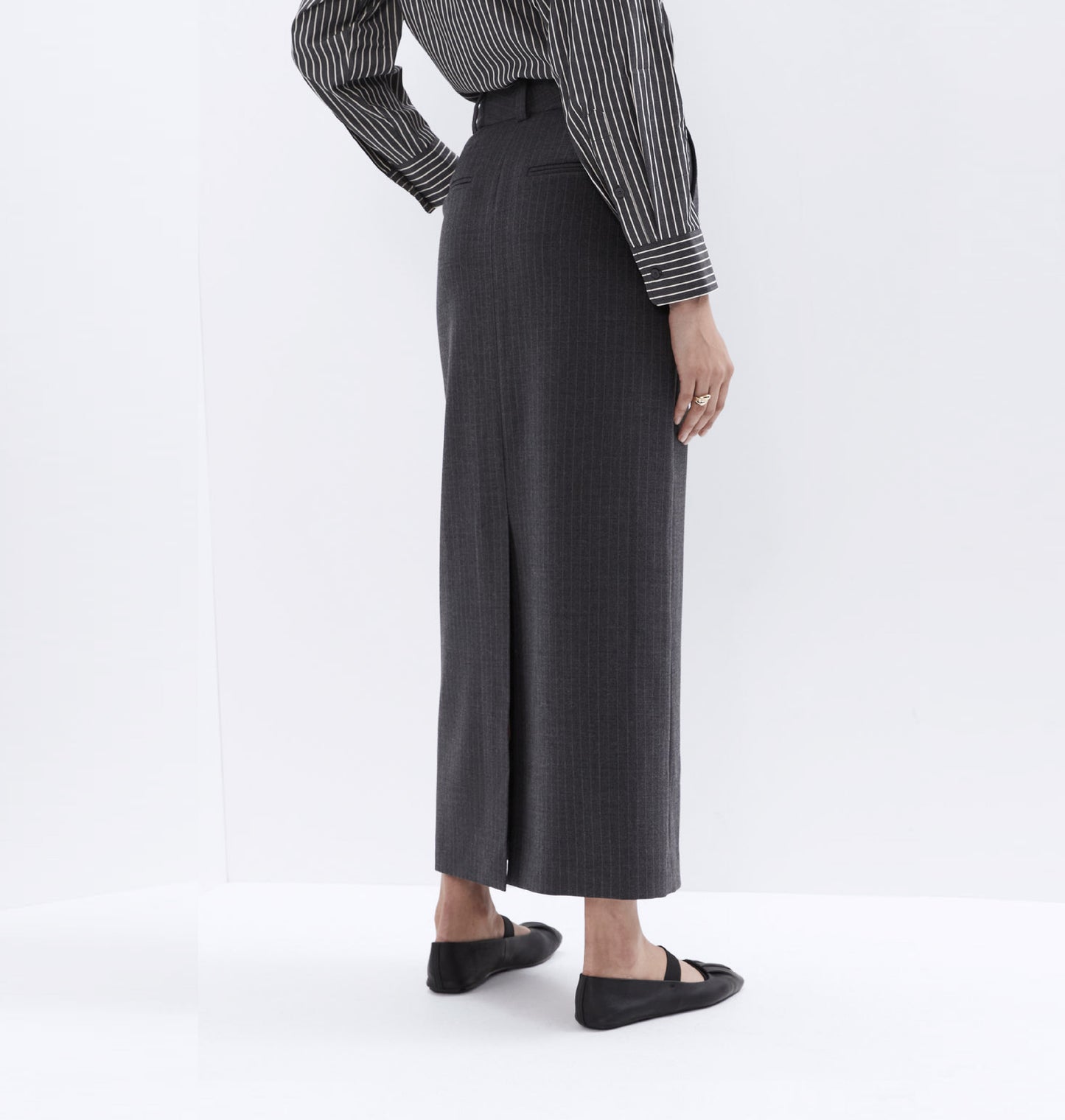 High length profile tailored skirt.