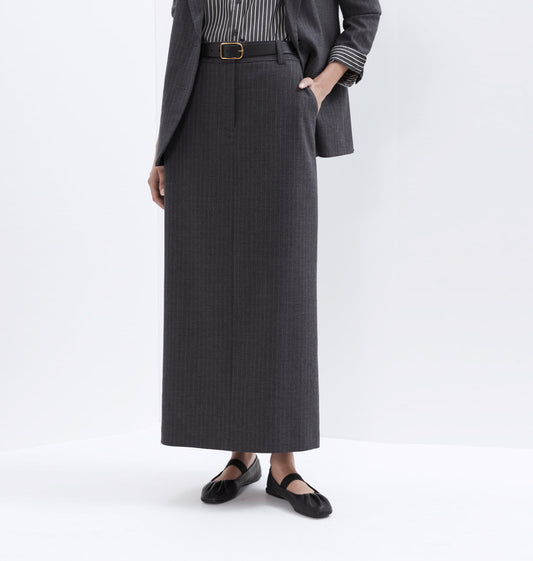 High length profile tailored skirt.